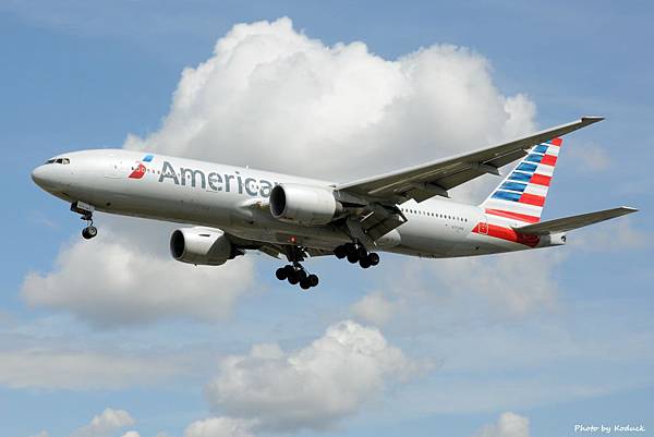 American Airlines B777-223ER(WL)(N753AN)@LHR_1(1)_20140820.jpg