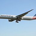 American Airlines B777-323ER(N728AN)@LHR_1(1)_20140820.jpg