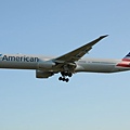 American Airlines B777-323ER(N729AN)@LHR_1(1)_20140820.jpg