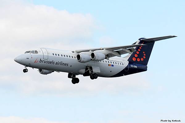 Brussels Airlines Avro RJ100(OO-DWA)@LHR_1(1)_20140820.jpg