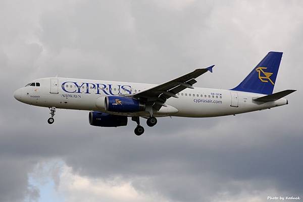 Cyprus Airways A320-232(5B-DCM)@LHR_1(1)_20140820.jpg