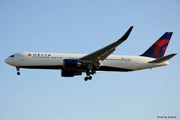 Delta Airlines B767-332(ER)(WL)(N177DZ)@LHR_1(1)_20140820.jpg