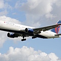 Delta Airlines B767-332(ER)(WL)(N1603)@LHR_1(1)_20140820.jpg