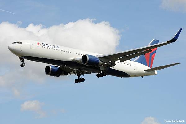 Delta Airlines B767-332(ER)(WL)(N1604R)@LHR_1(1)_20140820.jpg