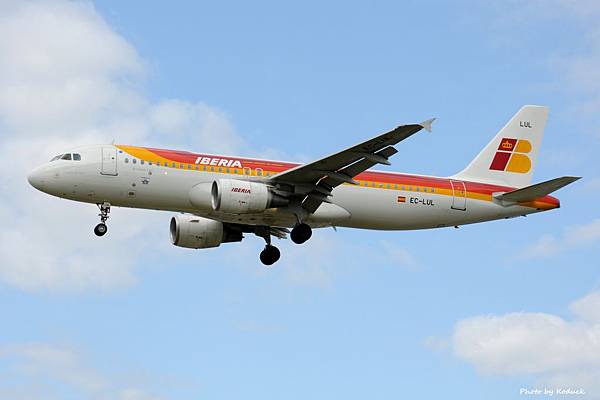 Iberia A320-216(WL)(EC-LUL)@LHR_1(1)_20140820.jpg