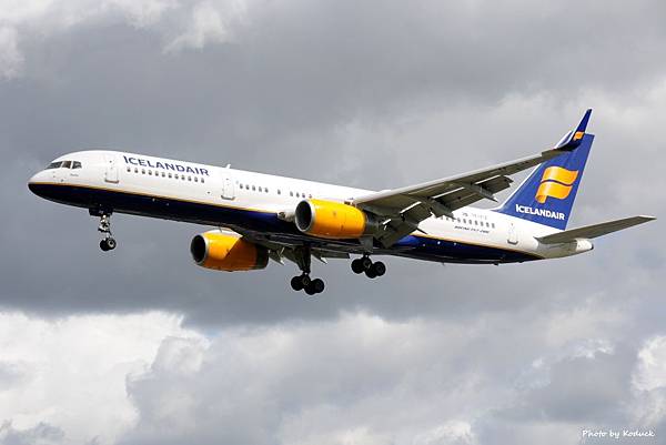 Icelandair B757-256(WL)(TF-FIZ)@LHR_1(1)_20140820.jpg