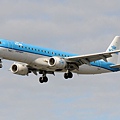 KLM Cityhopper ERJ-190(PH-EZD)@LHR_1(1)_20140820.jpg