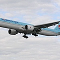 Korean Airlines B777-3B5(ER)(HL8210)@LHR_1(1)_20140820.jpg