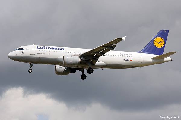 Lufthansa A320-211(D-AIPU)@LHR_1(1)_20140820.jpg