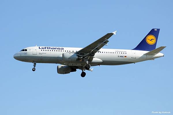 Lufthansa A320-211(D-AIQC)@LHR_1(1)_20140820.jpg