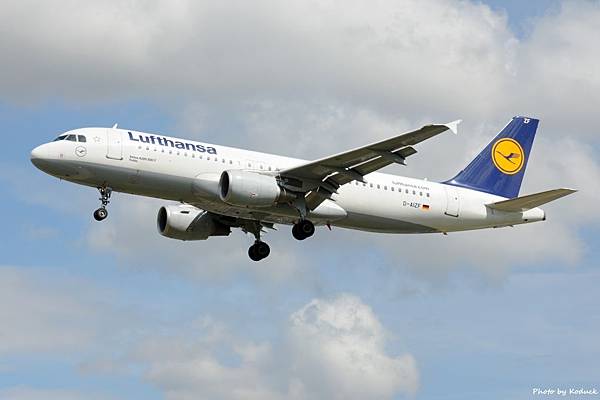 Lufthansa A320-214(D-AIZF)@LHR_1(1)_20140820.jpg
