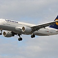 Lufthansa A320-214(D-AIZV)@LHR_1(1)_20140820.jpg