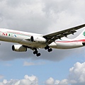 Middle East Airlines A33-243(OD-MEA)@LHR_1(1)_20140820.jpg