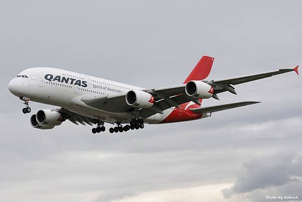 Qantas A380-842(VH-OQB)@LHR_1(1)_20140820.jpg