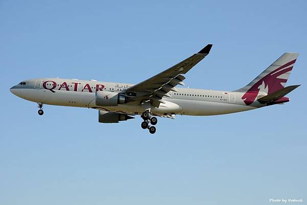 Qatar Airways A330-202(A7-ACC)@LHR_1(1)_20140820.jpg