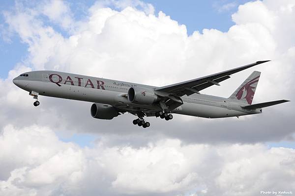 Qatar Airways B777-3DZ(ER)(A7-BAQ)@LHR_1(1)_20140820.jpg