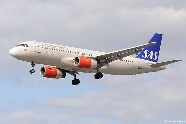 SAS Scandinavian Airlines A320-232(SE-RJE)@LHR_1(1)_20140820.jpg