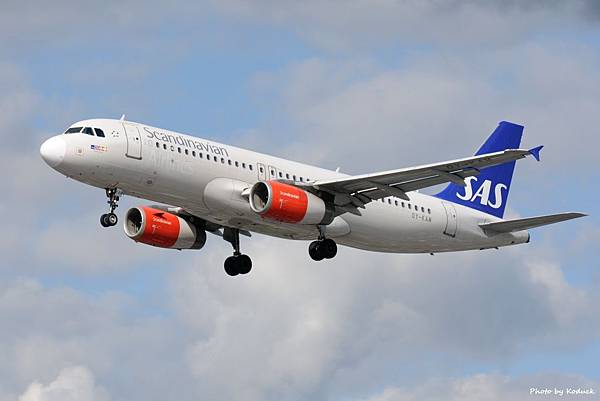 SAS Scandinavian Airlines A320-232(OY-KAM)@LHR_2(1)_20140820.jpg