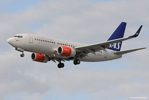 SAS Scandinavian Airlines B737-76N(WL)(SE-REZ)@LHR_1(1)_20140820.jpg