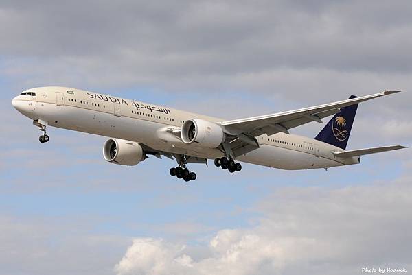 Saudi Arabian Airlines B777-368ER(HZ-AK20)@LHR_1(1)_20140820.jpg