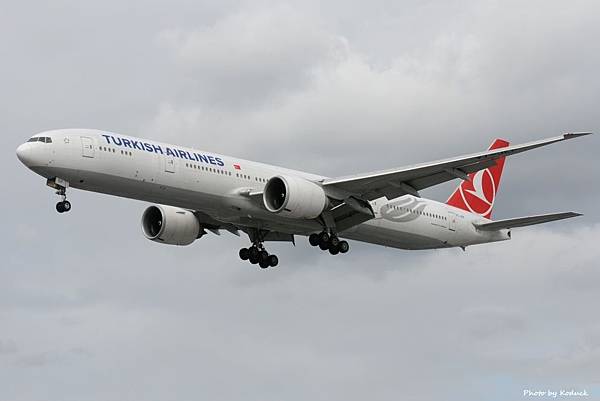 Turkish Airlines B777-35R(ER)(VT-JEP)@LHR_2(1)_20140820.jpg