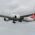 Turkish Airlines B777-35R(ER)(VT-JEP)@LHR_2(1)_20140820.jpg