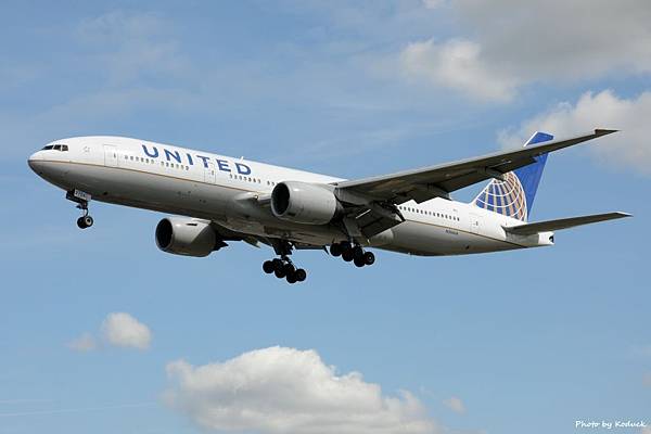 United Airlines B777-222ER(N206UA)@LHR_1(1)_20140820.jpg