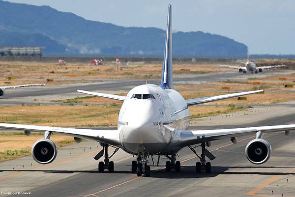 Lufthansa B747-430(D-ABVP)@KIX_1(1)_20160827.JPG