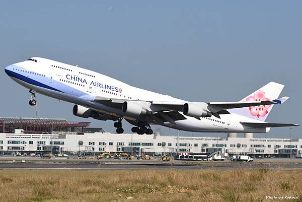 China Airlines B747-409(B-18207)@RCTP_1_20170217.jpg