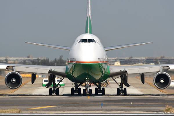 EVA Air B747-45E(B-16412)@RCTP_1_20170217.jpg