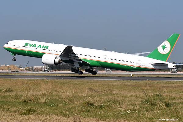 EVA Air B777-35E(ER)(B-16707)@RCTP_1_20170217.jpg