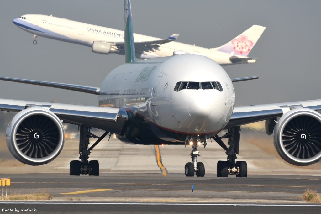 EVA Air B777-35E(ER)(B-16733)@RCTP_2_20170217.jpg EVA Air B777-35E(ER)(B-16733)@RCTP_2_20170217.jpg