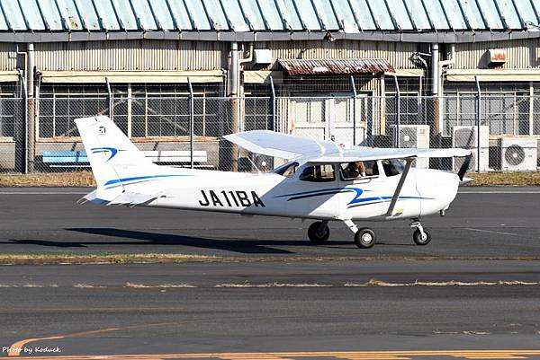 Cessna 172S Skyhawk SP(JA11BA)@RJTF_1_20161125.jpg