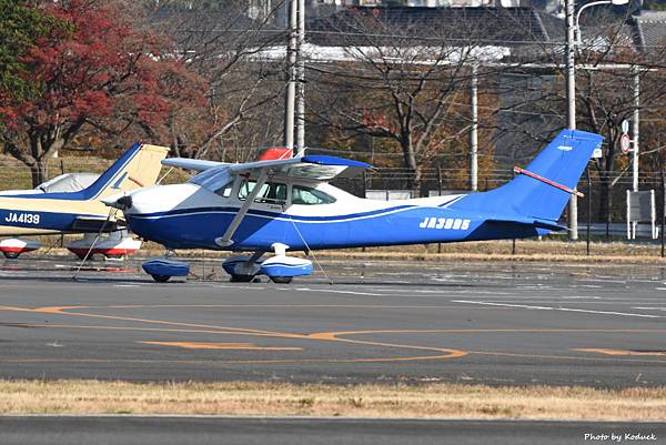 Cessna 182R Skylane II(JA3995)@RJTF_1_20161125.jpg