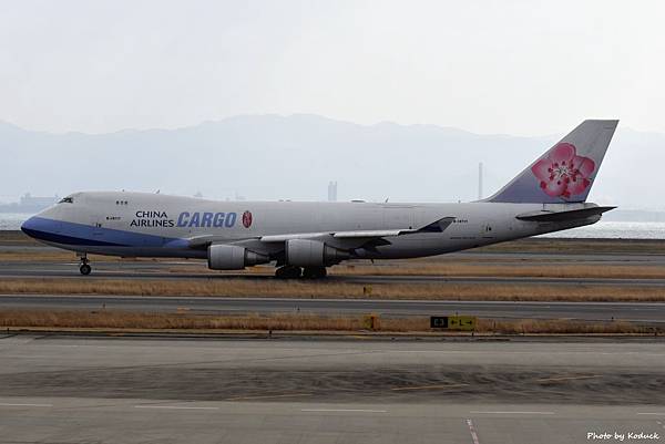 China Airlines B747-409F(B-18717)@KIX_1_20170206.jpg