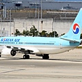 Korean Airlines B737-8Q8(WL)(HL8245)@KIX_1_20160827.jpg