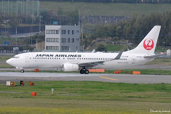 JAL Express B737-846(WL)(JA334J)@FUK_1_20160410.jpg