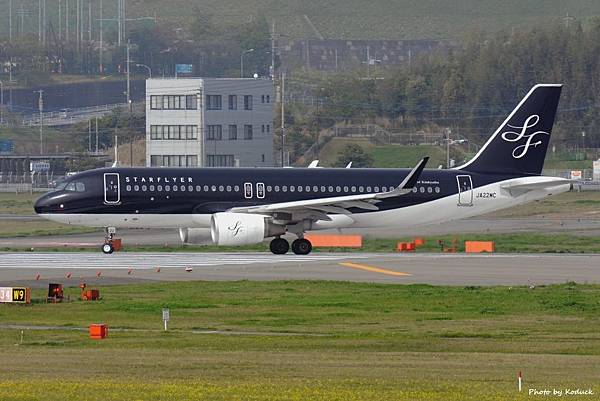 Starflyer A320-214(WL)(JA22MC)@FUK_3_20160410.jpg