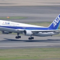 ANA B767-381(JA8677)@FUK_1_20160415.jpg