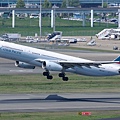 Cathay Pacific A330-343(B-LBG)@FUK_1_20160415.jpg