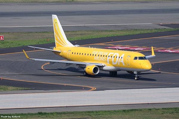 Fuji Dream Airlines Embraer ERJ-175STD(JA07FJ)@FUK_2_20160415.jpg