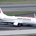 JAL B737-846(WL)(JA302J)@FUK_1_20160415.jpg