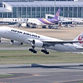 JAL B777-246(JA773J)@FUK_2_20160415.jpg