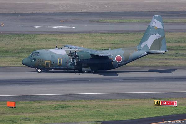 JASDF C-130H(45-1073)@FUK_1_20160415.jpg