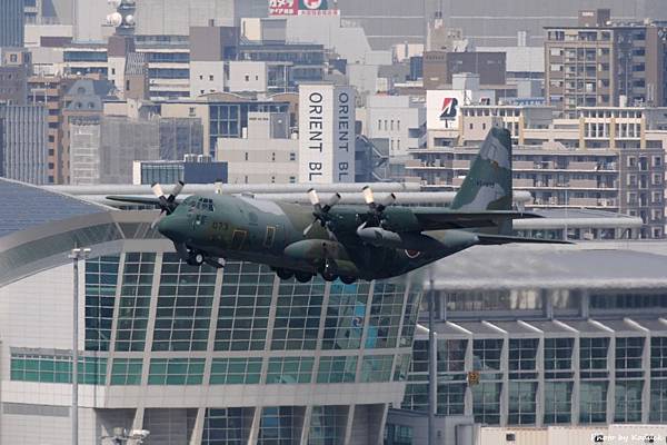 JASDF C-130H(45-1073)@FUK_2_20160415.jpg