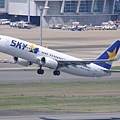 Skymark Airlines B737-82Y(WL)(JA73NE)@FUK_1_20160415.jpg