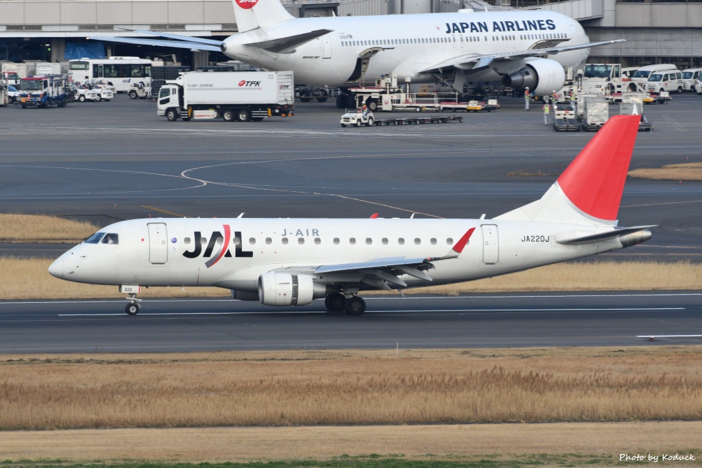 J-Air Embraer ERJ-170STD(JA220J)@HND_1_20170308.jpg