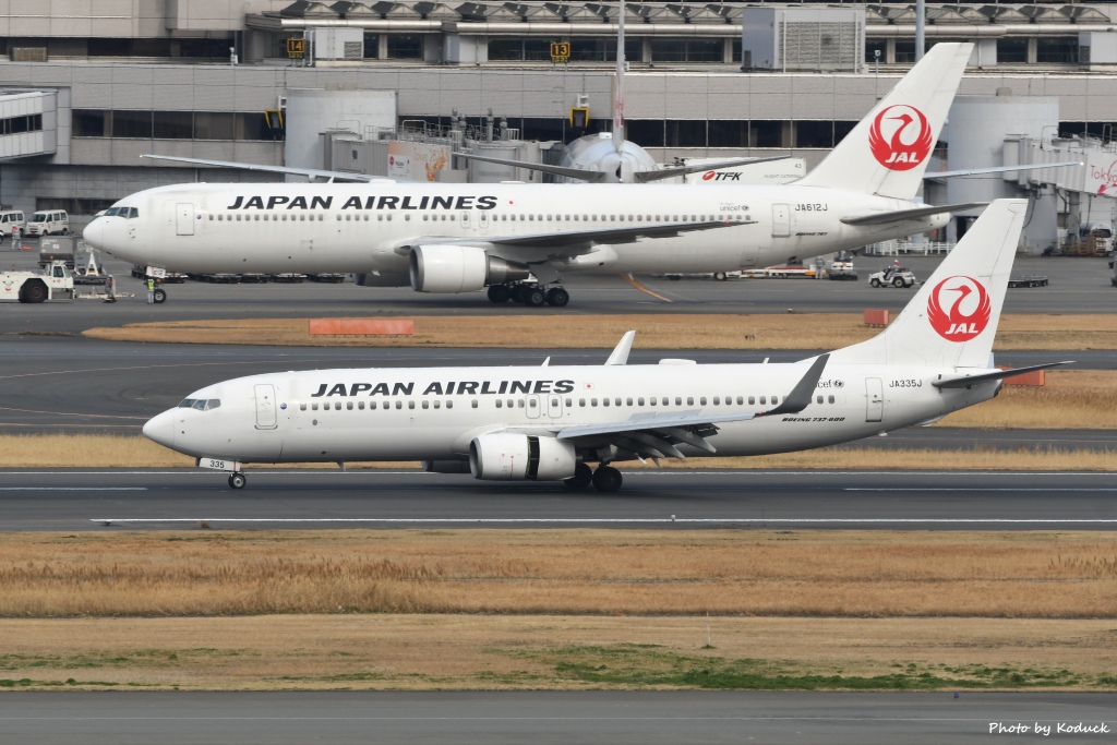 JAL B737-846(WL)(JA335J)@HND_1_20170308.jpg