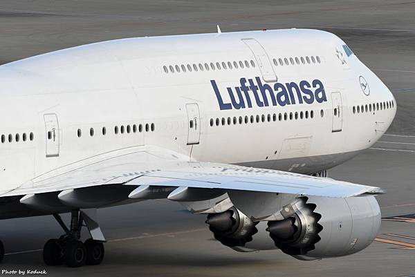 Lufthansa B747-830(D-ABYU)@HND_1_20170308.jpg