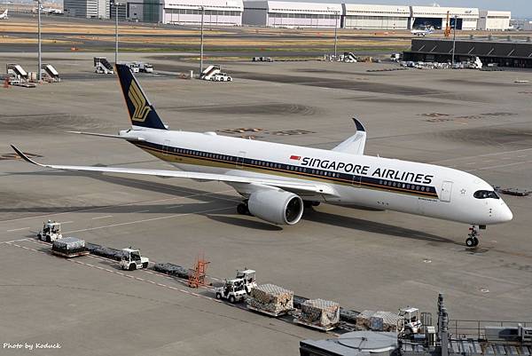 Singapore Airlines A350-941(9V-SMI)@HND_4_20170308.jpg